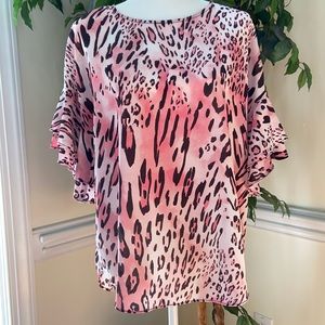 Sassy!! Cute animal print in pink/black flutter sleeve top!